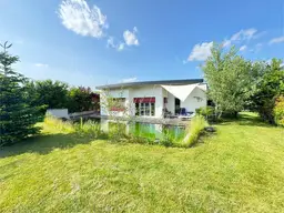 BOCKSDORF Bungalow mit Pool in sonniger und ruhiger Lage.