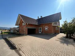 Wohnen mit Weitblick – großzügiges Haus mit zwei Wohnebenen, großem Garten, Pool und viel Potenzial!