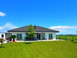KÖNIGSDORF – Exklusiver Neubau-Bungalow in sonniger Ruhelage mit Fernblick