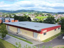 Zentrale Gewerbehalle mit vielseitigen Nutzungsmöglichkeiten