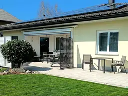 Neuwertiger, moderner Bungalow mit freier Aussicht