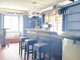 Kleine Bar, große Atmosphäre – im Zentrum von St. Georgen