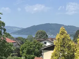 Dachgeschoßwohnung mit schöner Aussicht in Seenähe