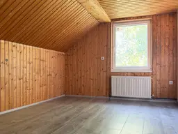 Dachgeschoßwohnung im Ortszentrum von Aurach am Hongar