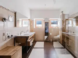 Luxuriöses Anwesen mit historischem Charakter, modernem Design und Badeplatz