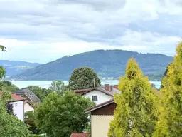 Dachgeschoßwohnung mit schöner Aussicht in Seenähe
