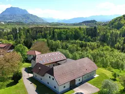 Residenz der Extraklasse: Historischer Charme, modernes Design und ein privater Badeplatz