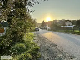 ABENDSONNE, PRIVATSTRASSE, IDEALE GRÖSSE UND BEBAUBARKEIT /// tolles Baugrundstück mit perfekter Infrastruktur nahe Schlosspark