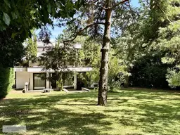 REPRÄSENTATIV, SEHR PRIVAT, VOLLMÖBLIERT /// NEUBAUVILLA MIT GROSSEM GARTEN IN DORNBACH