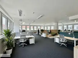 MODERNES BÜRO /// HELL UND FLEXIBEL /// WIEDNER HAUPTSTRASSE