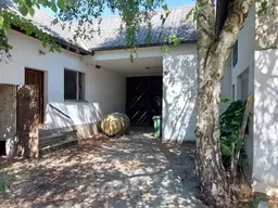 Haus mit Wirtschaftsgebäuden, großem Innenhof und Stadl, sanierungsbedürftig