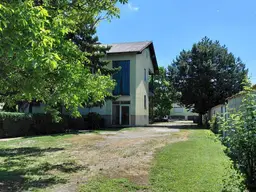 2 Wohneinheiten 100m² +100m² + 1000m² Garten + 150m² Garagen