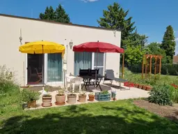 Smarter Neubau 2024 mit schönem Kräutergarten