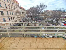 WESTSEITIGE LOGGIA - Sanierungsbedürftiger Altbau im 3.Stock