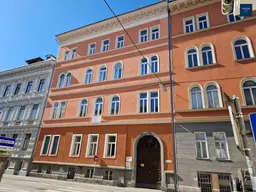 Charmantes Wohnen im Altbaucharme: Großzügige Wohnung mit 2 Balkone in Top Lage