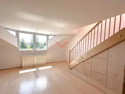 Moderne Dachgeschossmaisonette mit Ausblick