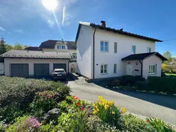 Familiensitz mit viel Platz: Wohnhaus mit großem Grundstück in Mauthausen