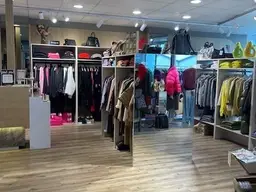 GESCHÄFTSLOKAL zu mieten!! TOPLAGE in St. Georgen im Attergau