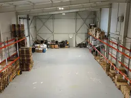 Zentrale Lagerhalle mit perfekter Anbindung - jetzt mieten!