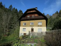 "Altes Bauernhaus mit viel Grund"