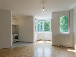 TRAUMHAFTER GARTENBLICK! Kompakte Ein-Zimmer-Wohnung mit Erker im 3. Liftstock