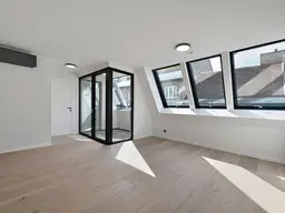 Sonniger Erstbezug mit Südwest-Loggia in neu ausgebautem Dachgeschoß!