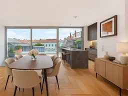 Helle DG-Maisonette mit großer Terrasse beim Naschmarkt mit Garagenplatz im Haus