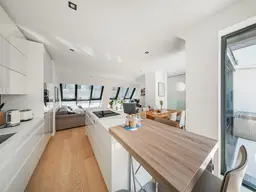 Lichtdurchflutete Dachwohnung mit Traumterrasse, Garage &amp; perfektem Grundriss – in begehrter Lage beim Loquaiplatz