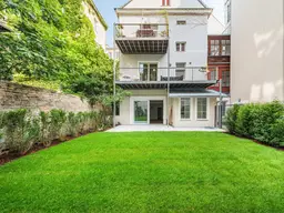 URBANER GARTENTRAUM! Hofseitiger Drei-Zimmer-Erstbezug nächst Schlossquadrat mit Terrasse und Eigengarten