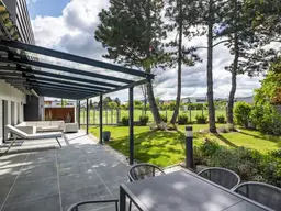 Blickfang mit Privatsphäre! Außergewöhnliches Designerhaus mit viel Raum zur Entfaltung | 9 Zimmer, Edelstahlpool, Sauna, Weinkeller | Vereint Wohnen und Arbeiten | Barrierefrei