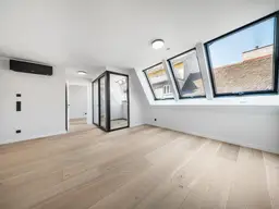 Sonniger Erstbezug mit Südwest-Loggia in neu ausgebautem Dachgeschoß!