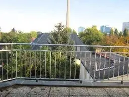 DOPPELHAUSHÄLFTE MIT GARTEN