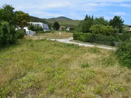 Wunderschönes und seltenes Grundstück mitten in Sooss, schöner Fernblick und RUHE, kein Fahnengrundstück