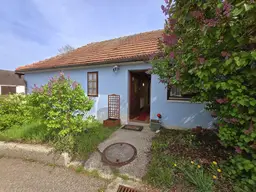 Idylle in Schrattenthal: Wohnhaus mit Innenhof, Garage &amp; Gartengrundstück