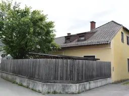 Wohnhaus mit Garten und Terrasse