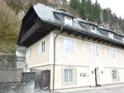 Mehrfamilienhaus mit Garten