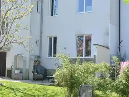 Jahrhundertwende-Hausanteil mit Gartenbereich
