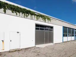 *** Lagerhalle in verkehrsgünstiger Lage ***