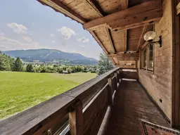 Dachgeschoss-Maisonette-Wohnung am Golfplatz