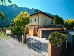 Architektur-Highlight in traumhafter Ruhelage mit Bergpanorama