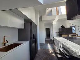 Klimatisierte Dachgeschoss Maisonette neben dem Benediktiener Platz