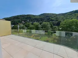 ANLEGERWOHNUNG | BEFRISTET VERMIETET BIS 31.08.2028 | 2-Zimmer Terrassenwohnung mit Garagenstellplatz, Badesteg, Fitness- und Wellnessbereich, Concierge