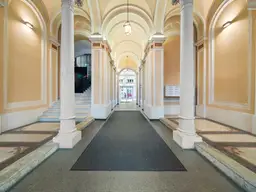 Elegante Altbauwohnung in revitalisiertem Palais in Zentrumsnähe