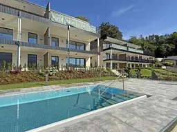Faszinierende Seeblickwohnung mit Infinity-Pool am Wörthersee