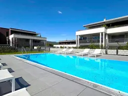 2.Seereihe! Exklusive 3-Zimmer-Wohnung mit direktem Poolzugang und XXL Terrasse