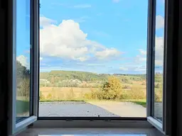Golfplatznähe, barrierefreie 2 ZI mit schönen Ausblick, Parkplatz