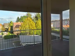 Bestlage-nahe Stadtzentrum, sanierte 2 ZI mit großem Balkon und Carport