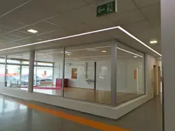 TOP LAGE moderne, klimatisierte Geschäftsfläche/Gewerbefläche im Business- Park, Parkplätze