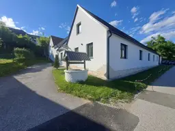 Traditioneller Vierkanthof großzügig mit 6ZI gemütlicher Innenhof, in zentraler Ortslage