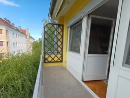 Nahe Stadtzentrum - Generalsanierte 3 ZI mit 2 Balkone und Garage